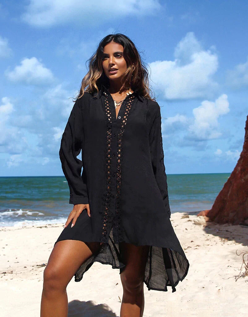 Robe de plage noire à manches longues avec détail en dentelle